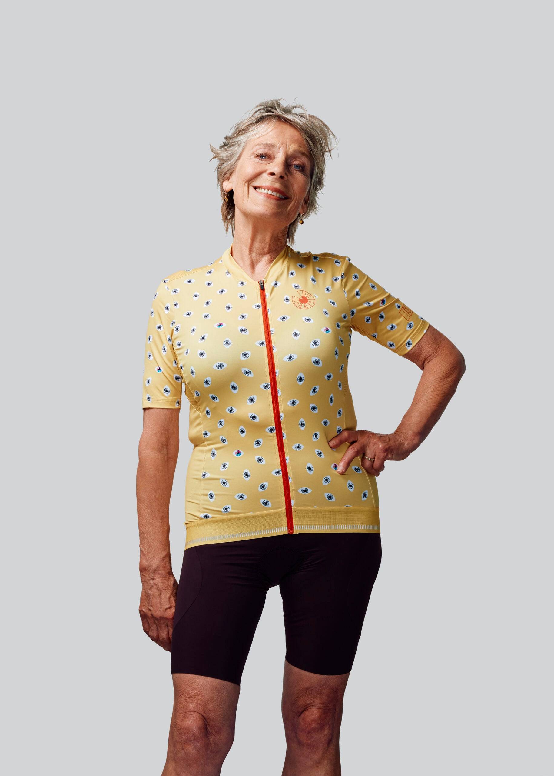 Ellen wears a size L jersey and M bib short
