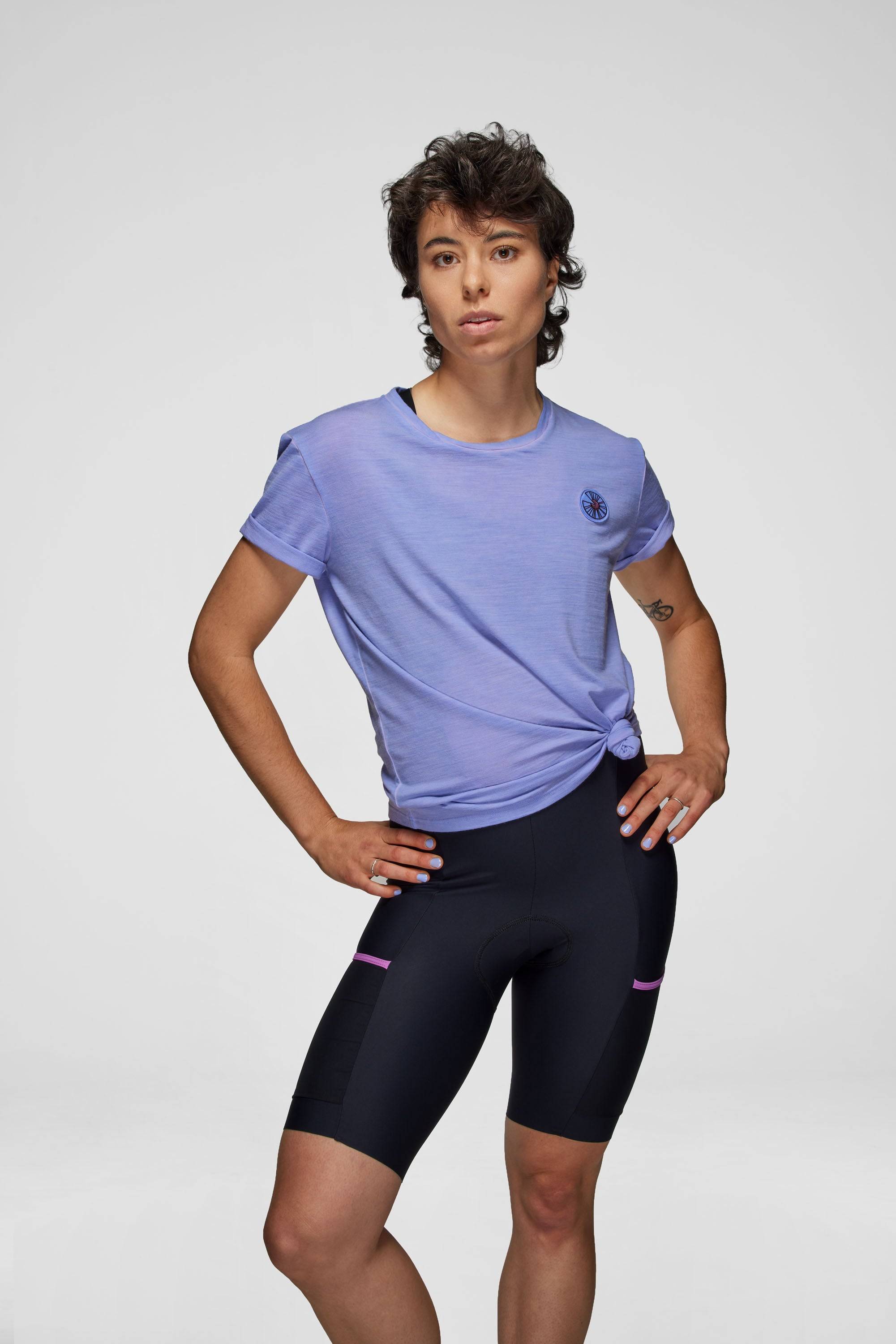 Model is wearing a size M t-shirt and S bib short