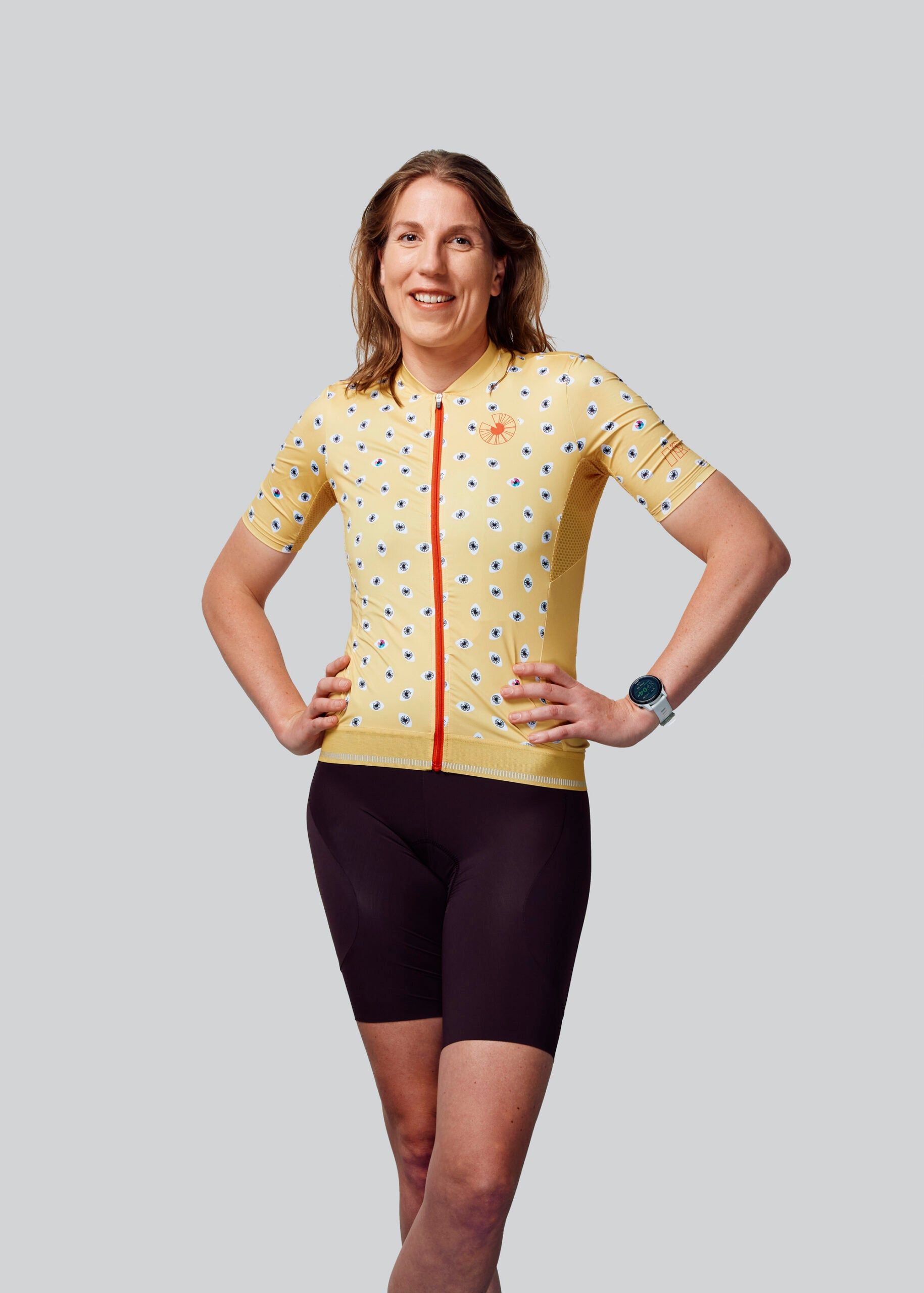 Evi wears a size M jersey and M bib short