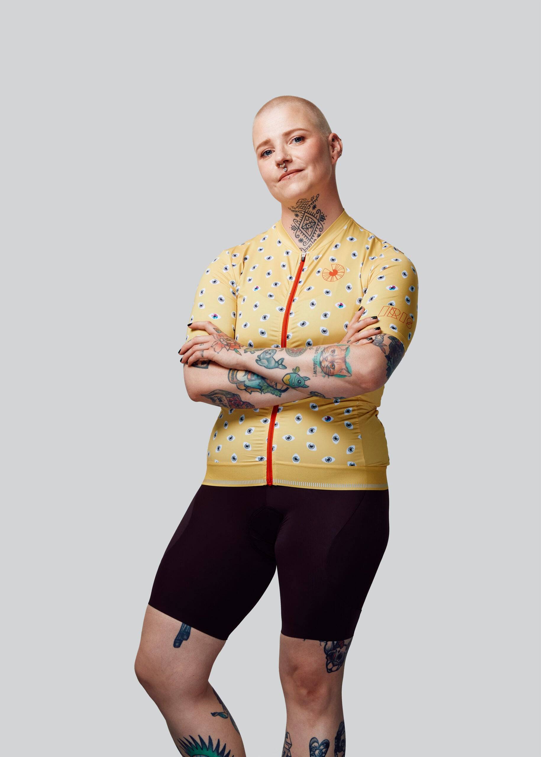 Floor wears a size XL jersey and XL bib short 