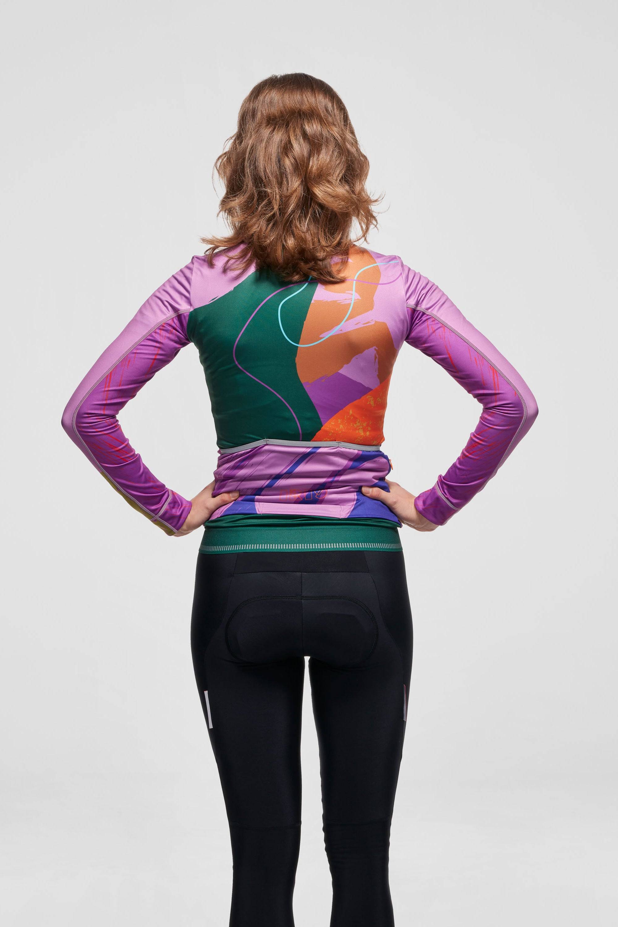 Model is wearing a size XS long sleeve jersey