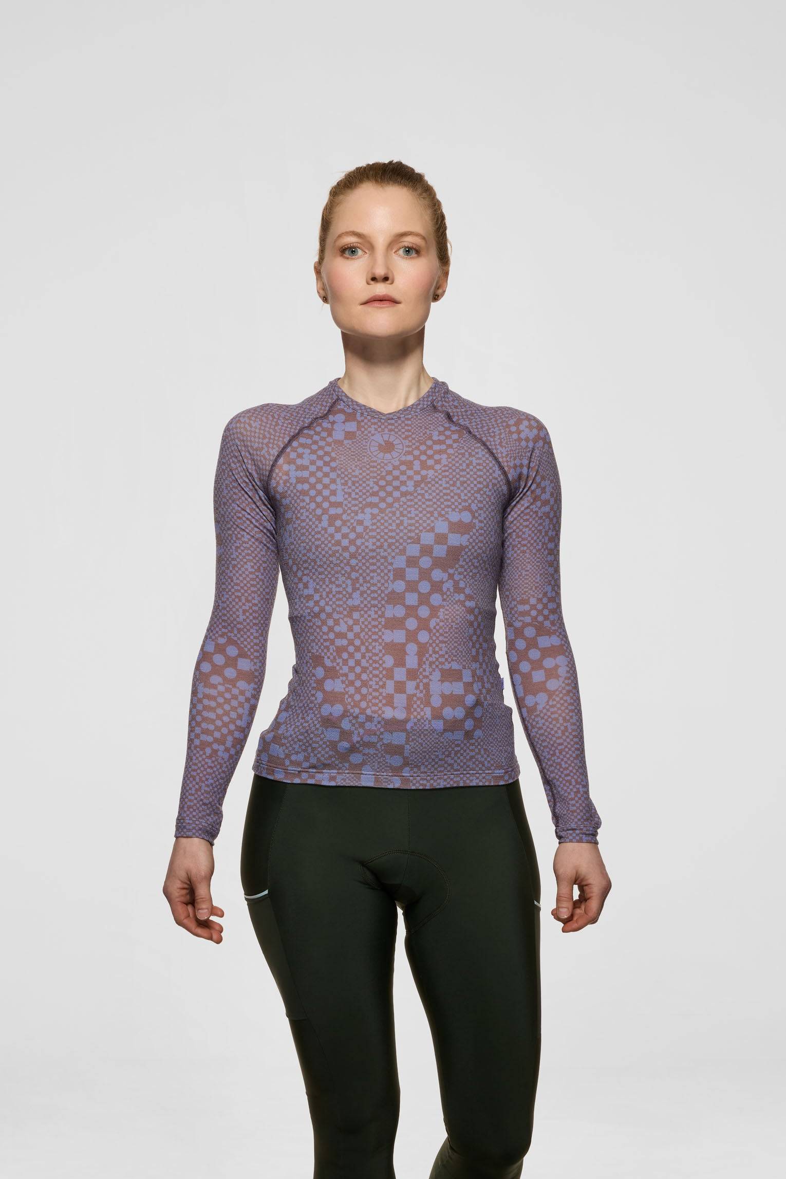 Model is wearing a size XS Baselayer