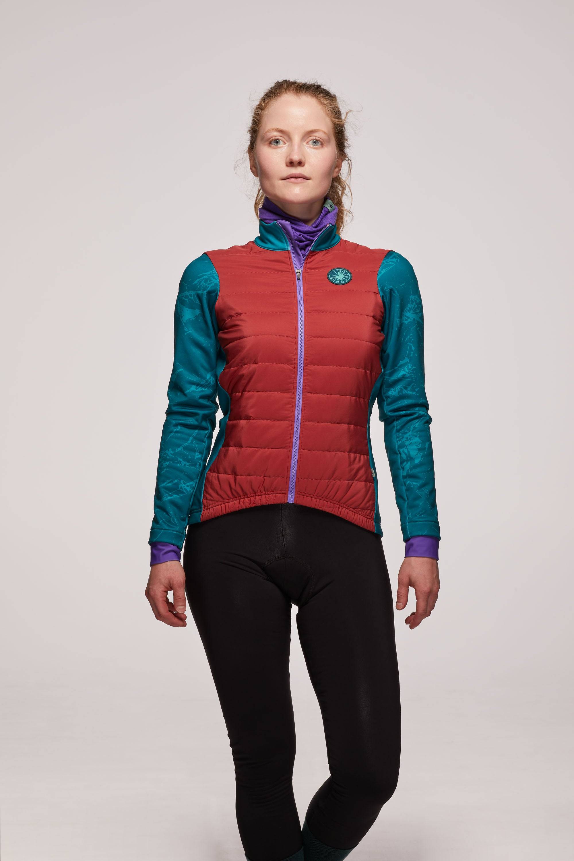 Model is wearing a size S long sleeve and S bib tight