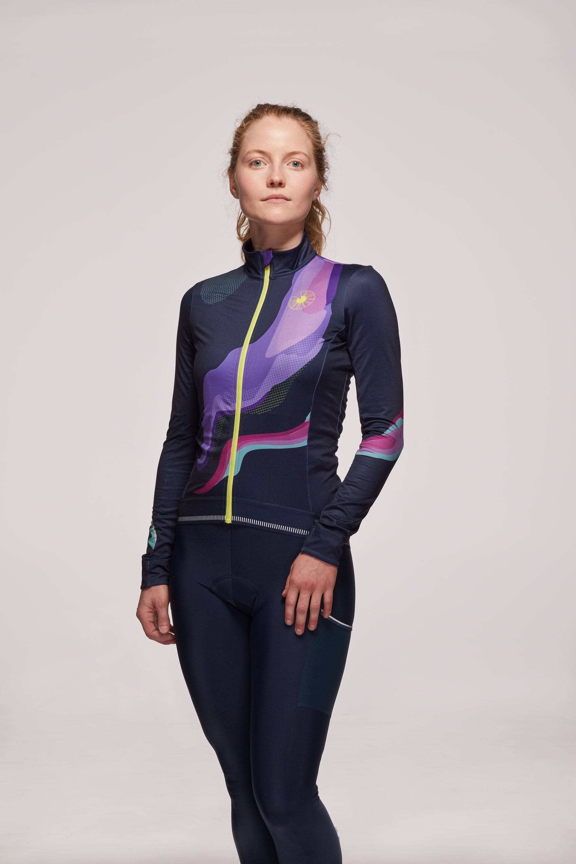 Model is wearing a size S long sleeve and S bib tight