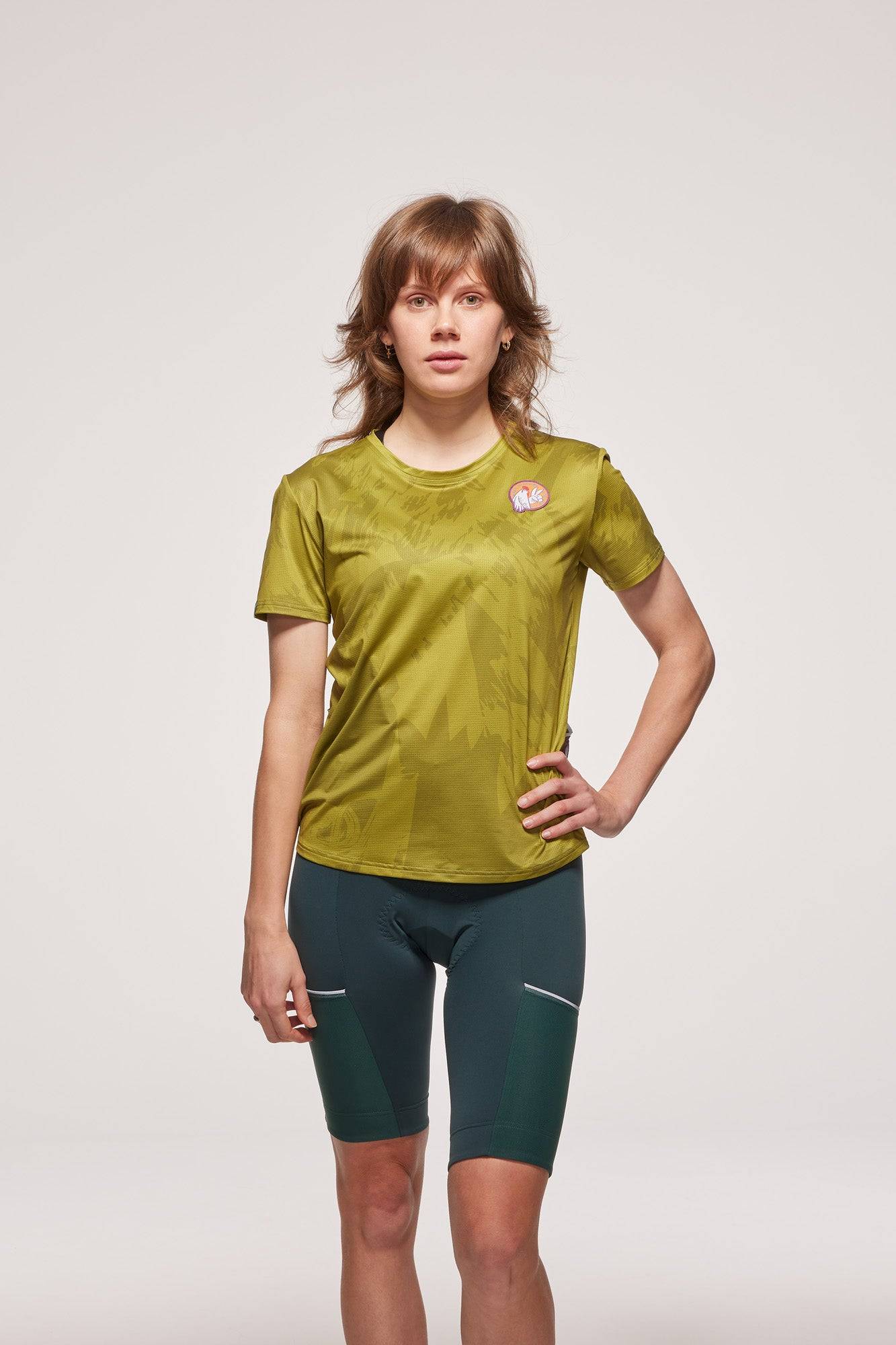 Model is wearing a size XS jersey and S bib shorts