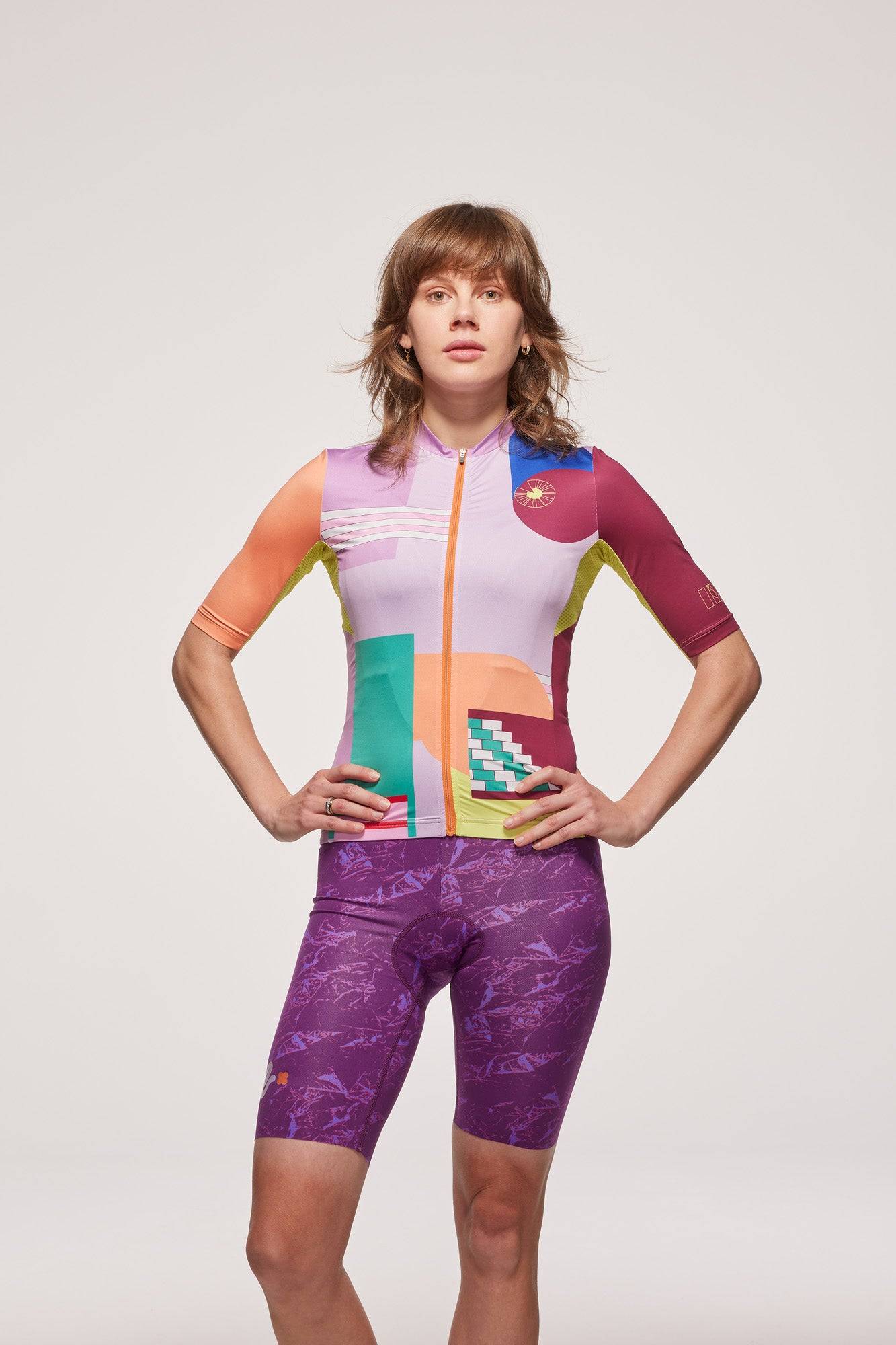 Model is wearing a size XS Jersey and S Bib shorts