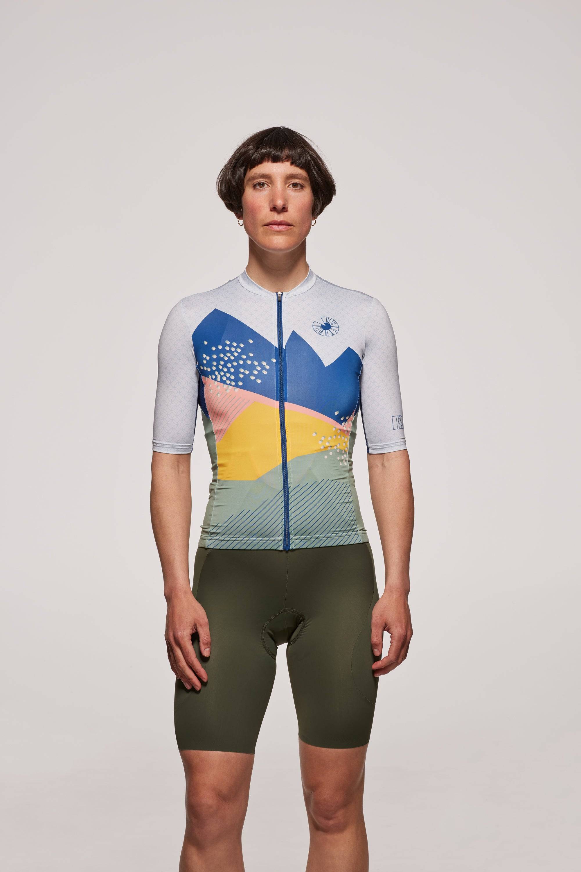 Model is wearing a size XS Jersey and S Bib shorts