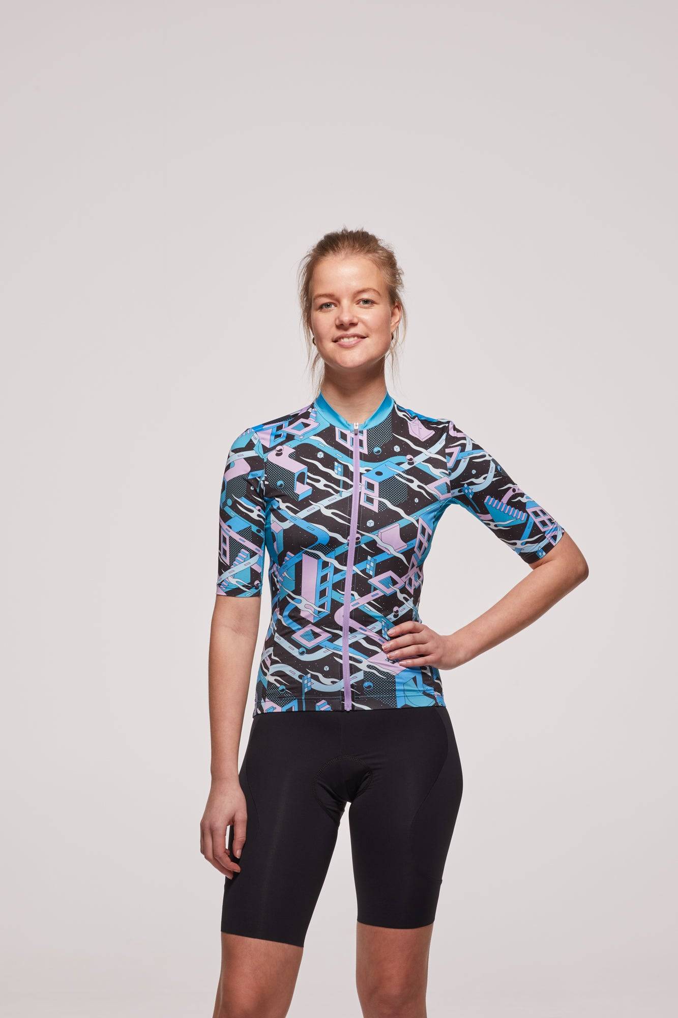 Model is wearing a size XS Jersey and S Bib shorts